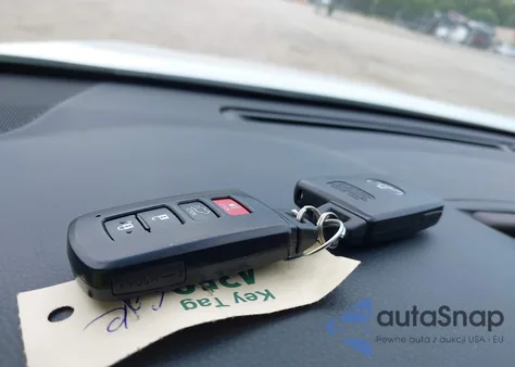 2015 Toyota Highlander Limited Platinum V6 z USA, uszkodzony, nr VIN 5TDDKRFH1FS157068